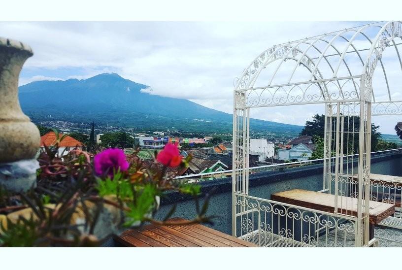 Hidden Paradiso & Cafe 2* Malang